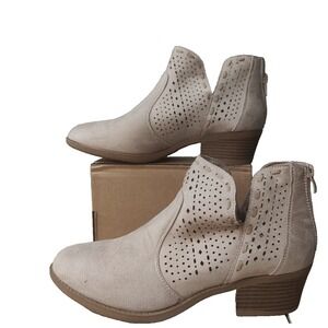 ARider‎ Girls women's ankle boots heel size 10 Back zipper beige